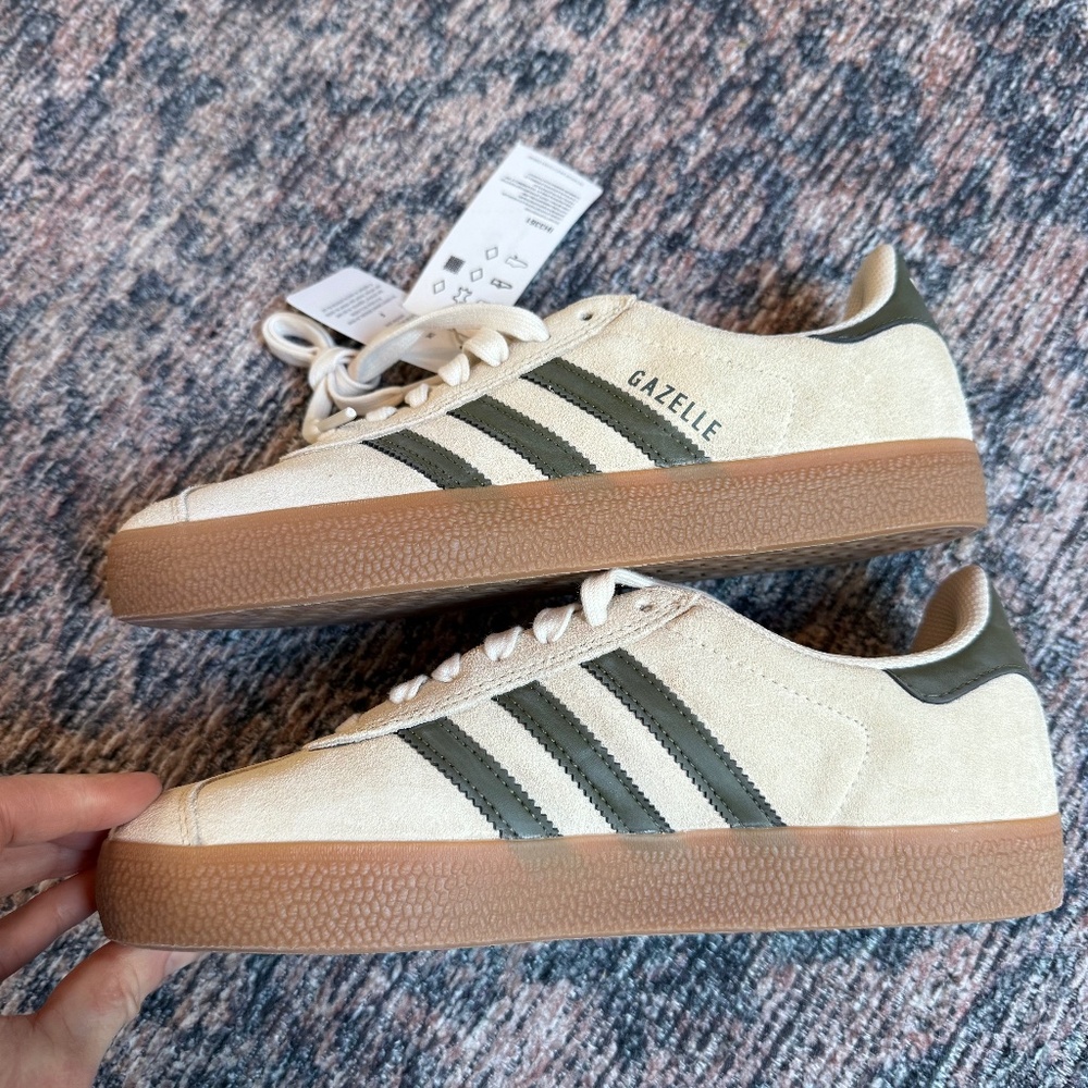 Adidas NWT Women’s 7.5 gazelle sneakers